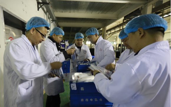 党员带头赴一线  助力春节保生产—登录入口别样“生产突击队”助力车间生产