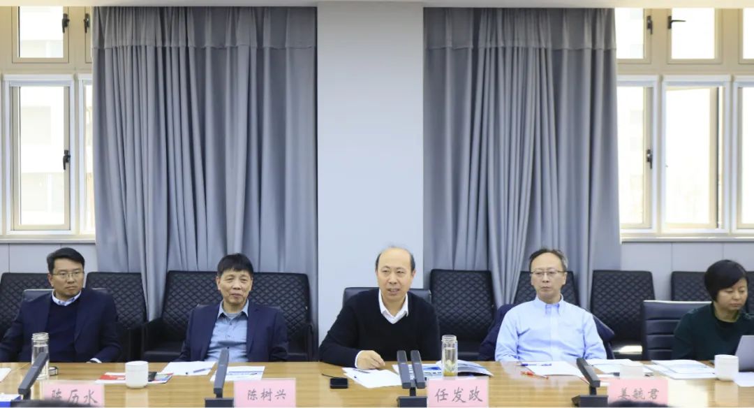 登录入口乳业集团党委书记、董事长唐洪峰一行赴中原食品实验室同中国工程院院士、中原食品实验室主任任发政座谈交流 登录入口乳业集团党委书记、董事长唐洪峰一行赴中原食品实验室同中国工程院院士、中原食品实验室主任任发政座谈交流