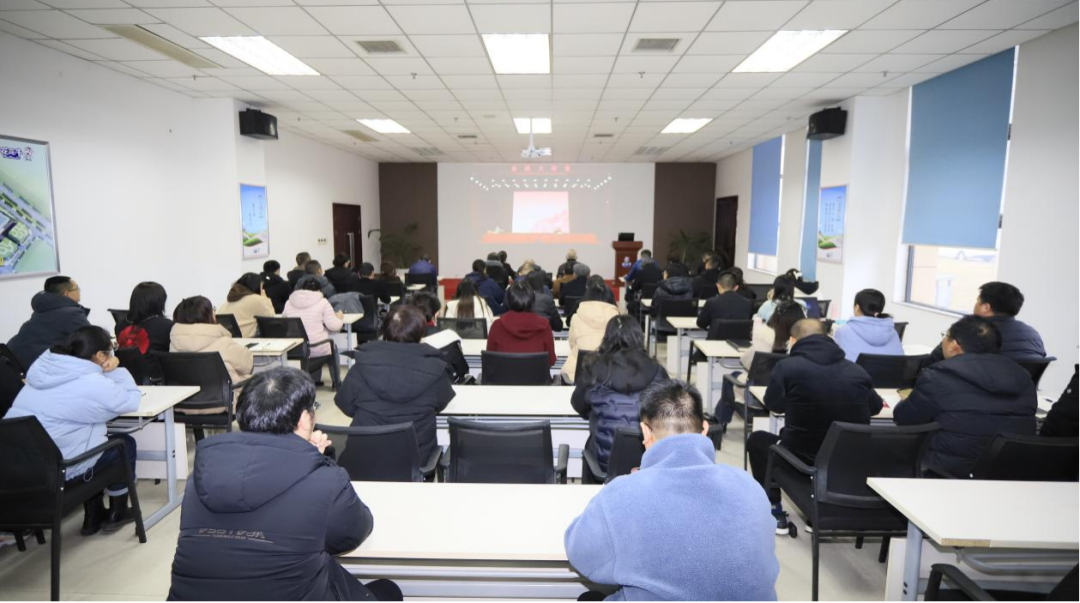 2024 年第二期 “农投大讲堂”林乾教授就《大变局中谋突围--兼谈华为以奋斗者为本》专题授课 2024 年第二期 “农投大讲堂”林乾教授就《大变局中谋突围--兼谈华为以奋斗者为本》专题授课