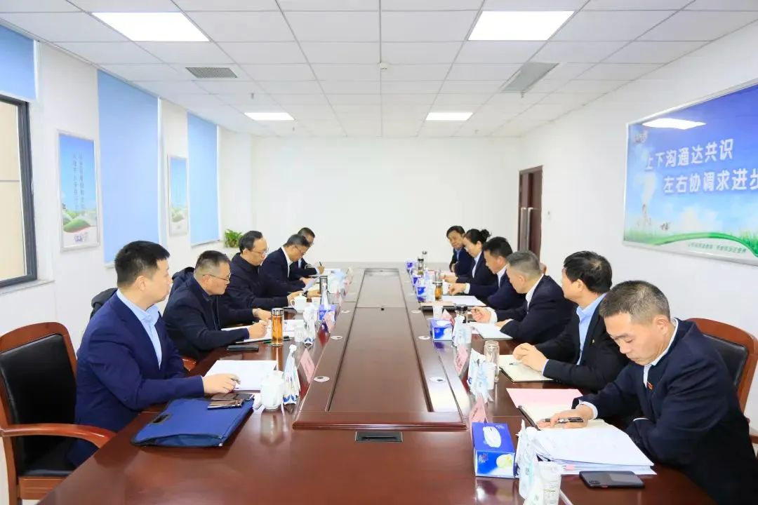 省政府国资委党委书记、主任李涛一行到登录入口乳业集团调研