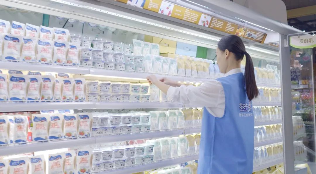 点赞！河南日报要闻02版——报道登录入口乳业集团郑州分公司乳制品生产场景，彰显登录入口乳业集团发展新活力