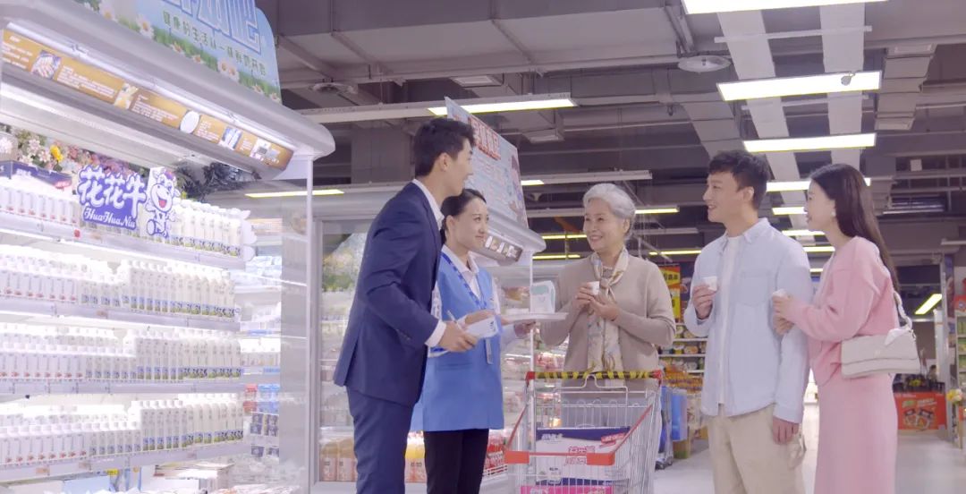 点赞！河南日报要闻02版——报道登录入口乳业集团郑州分公司乳制品生产场景，彰显登录入口乳业集团发展新活力