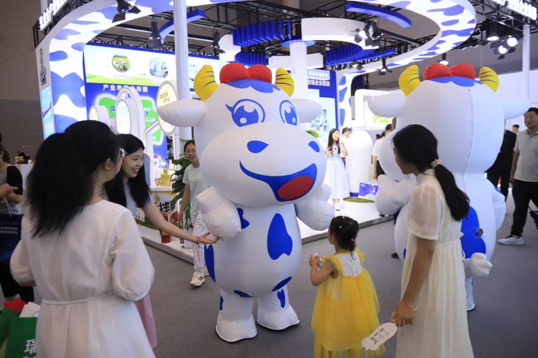 启航新征程 点亮新赛道丨登录入口乳业集团参加第十四届中国奶业大会暨D20峰会，荣获“中国乳制品生产企业现代化等级5A级”评定殊荣