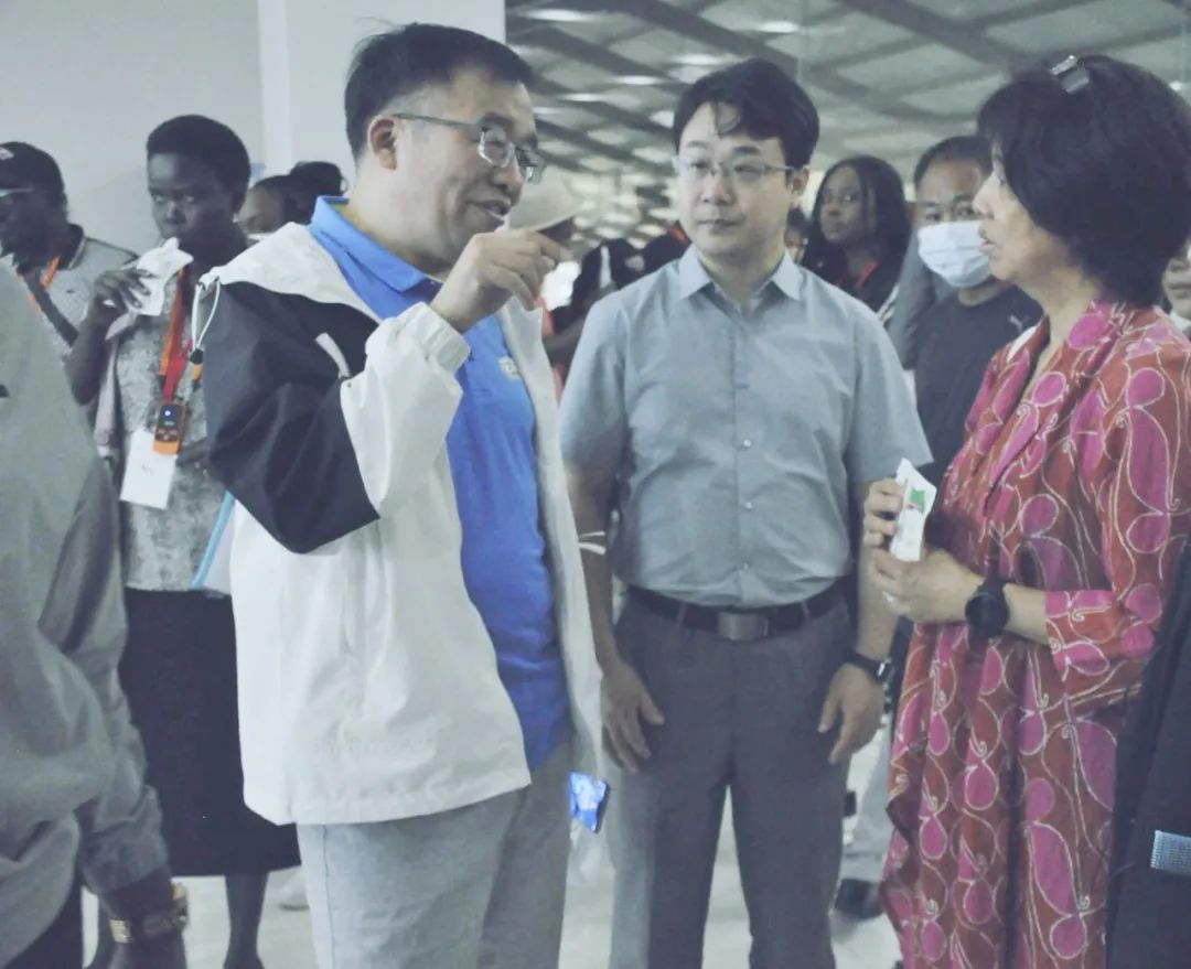 北京大学南南合作与发展学院教授、全球伙伴关系主任周咏梅一行莅临登录入口平舆瑞亚牧业参观调研