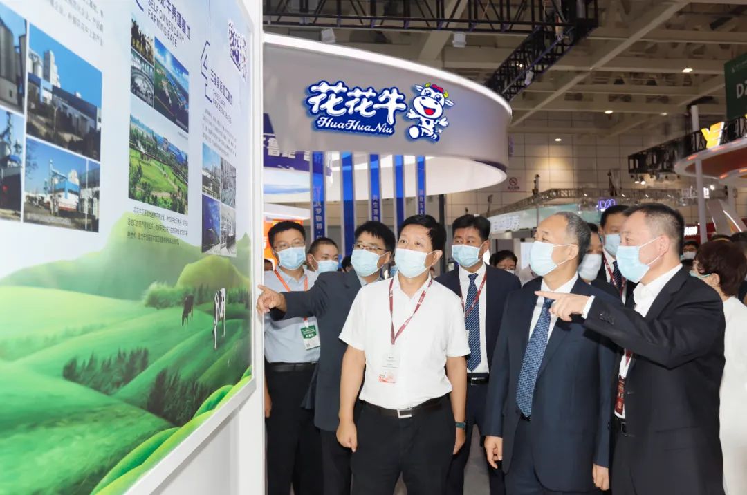 第十三届奶业大会暨D20峰会在泉城济南召开 | 登录入口乳业荣膺“优秀乳品加工企业”