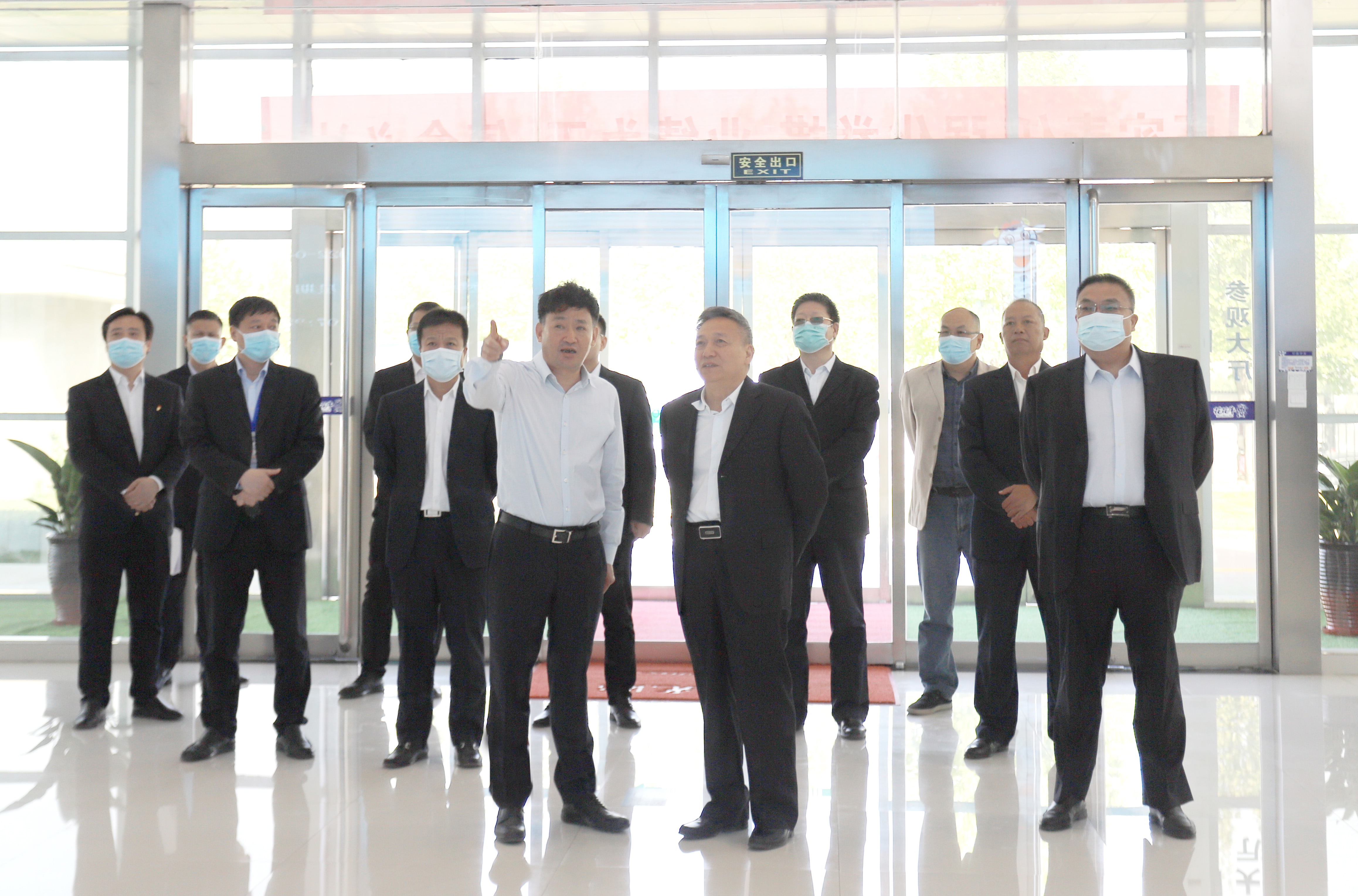 登录入口乳业集团与国电河南新能源有限公司举行光伏项目合作开发签约仪式