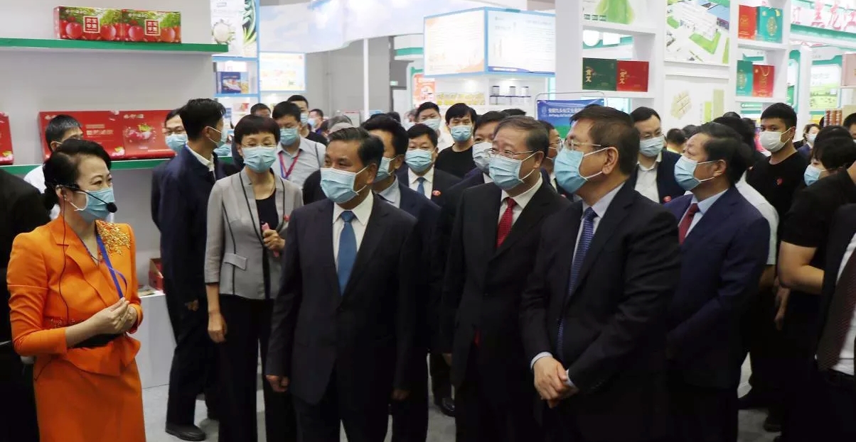 喜报 | 登录入口轻觉酸奶荣获第二十四届中国农产品加工业投资贸易洽谈会金质产品奖