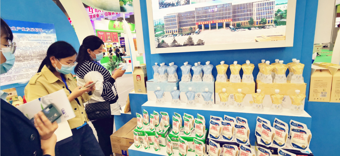 喜报 | 登录入口轻觉酸奶荣获第二十四届中国农产品加工业投资贸易洽谈会金质产品奖