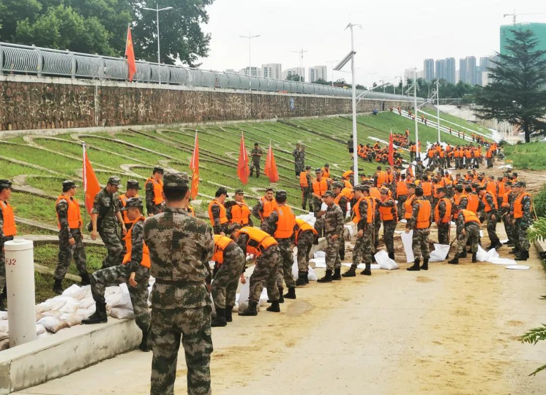 大雨无情人有情！登录入口乳业慰问常庄水库抗洪抢险官兵