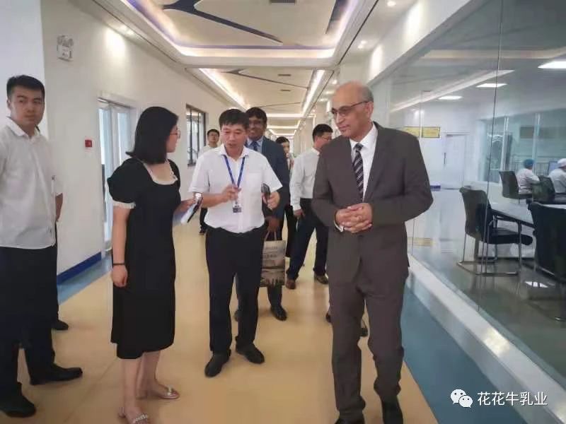 巴基斯坦驻华大使莫因·哈克 莅临登录入口乳业集团参观访问
