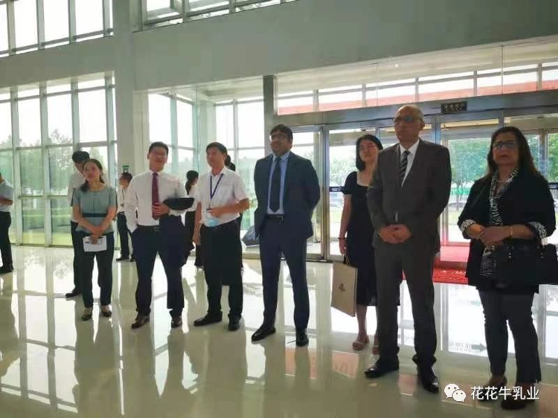 巴基斯坦驻华大使莫因·哈克 莅临登录入口乳业集团参观访问