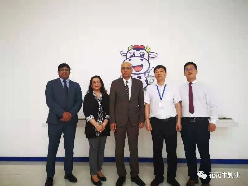 巴基斯坦驻华大使莫因·哈克 莅临登录入口乳业集团参观访问
