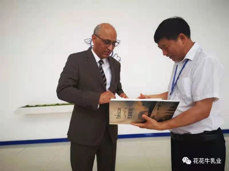 巴基斯坦驻华大使莫因·哈克 莅临登录入口乳业集团参观访问