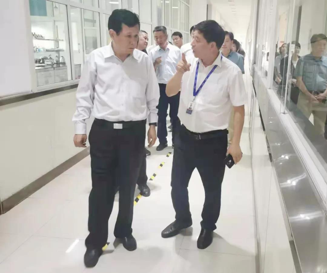 郑州航空港区党工委书记张俊峰莅临郑州登录入口乳制品有限公司调研