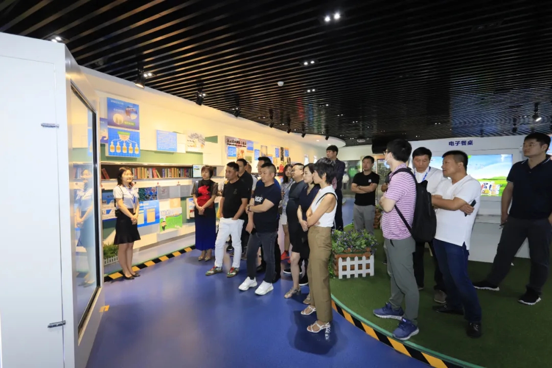快讯 | 长江商学院智能制造学会走进登录入口乳业集团