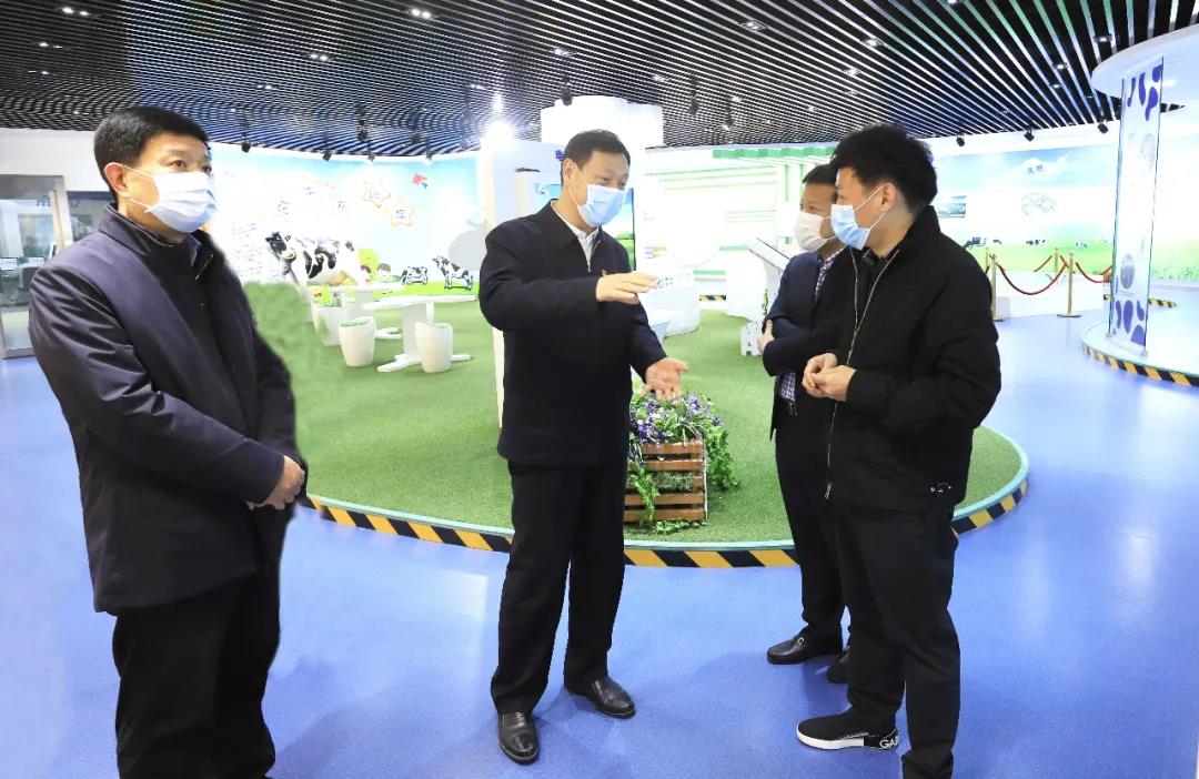 河南省委农办主任、农业农村厅厅长申延平一行调研河南登录入口乳业集团