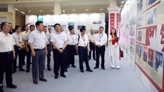 致敬祖国70华诞 |登录入口亮相第十届中国奶业大会