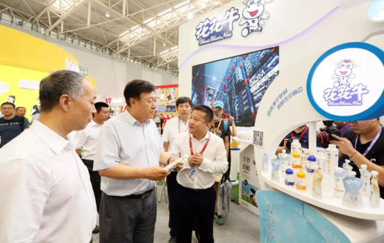 致敬祖国70华诞 |登录入口亮相第十届中国奶业大会