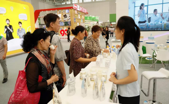 致敬祖国70华诞 |登录入口亮相第十届中国奶业大会