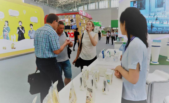 致敬祖国70华诞 |登录入口亮相第十届中国奶业大会