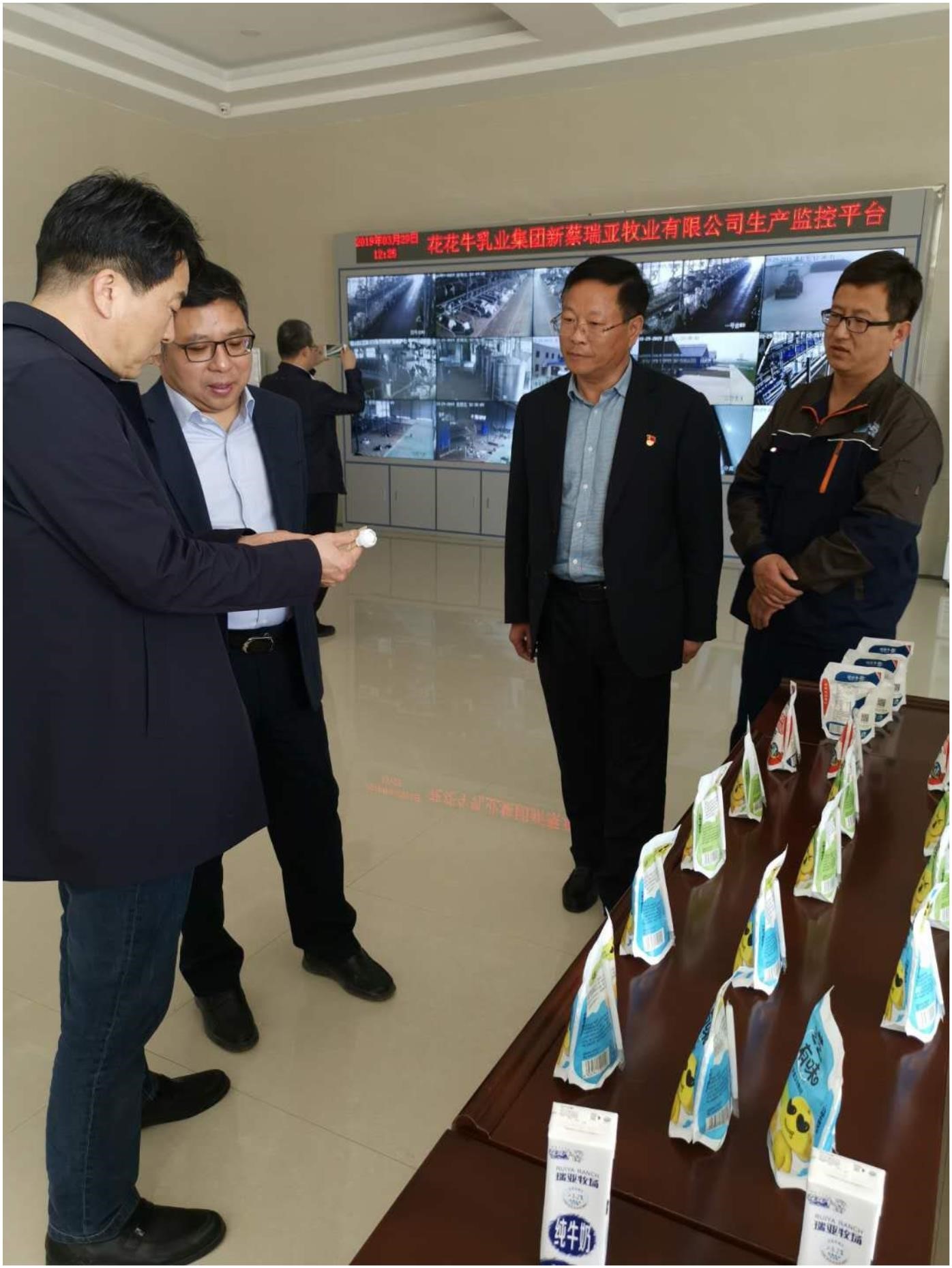 中国建设银行河南省分行行长石永拴 莅临登录入口新蔡瑞亚牧业有限公司考察调研