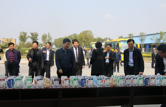 河南省农牧业产业扶贫工作观摩团莅临登录入口集团·鲁山瑞亚牧业有限公司参观考察