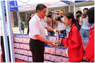 “健康中原，牛奶伴您行——登录入口乳业集团2018中国小康牛奶行动” 公益助学启动仪式隆重举行