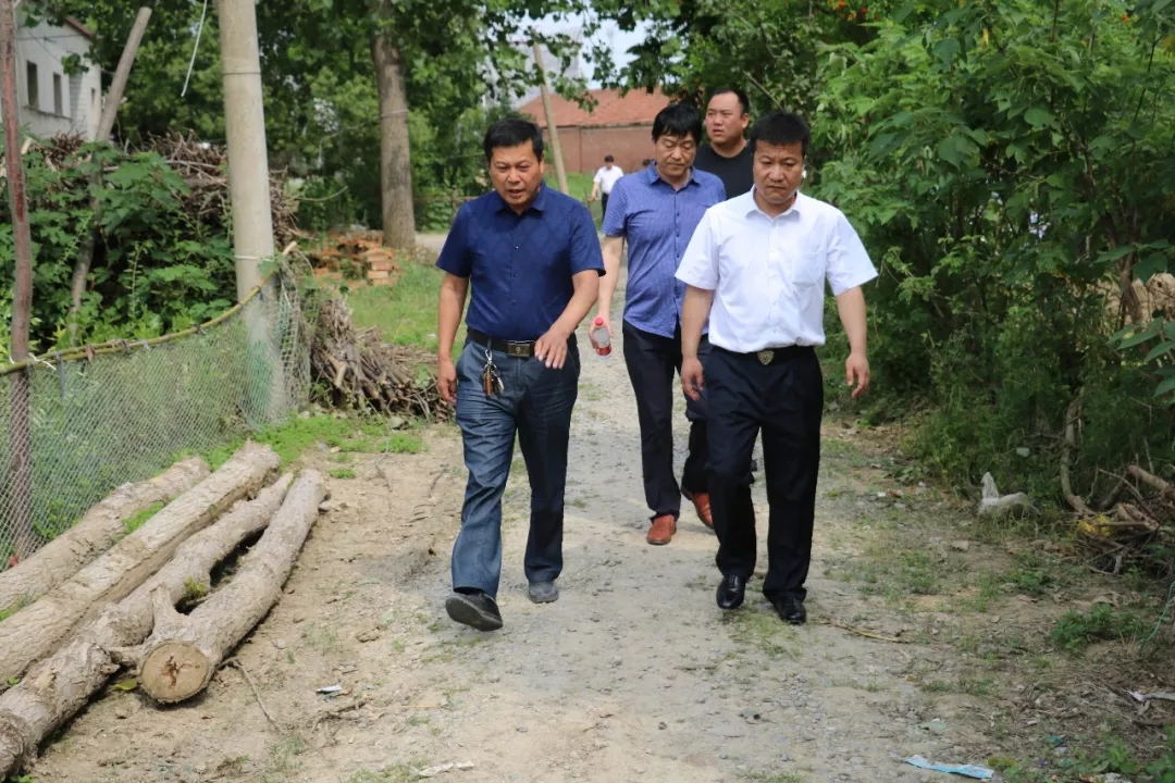 登录入口乳业集团走访慰问贫困户 结对帮扶暖人心