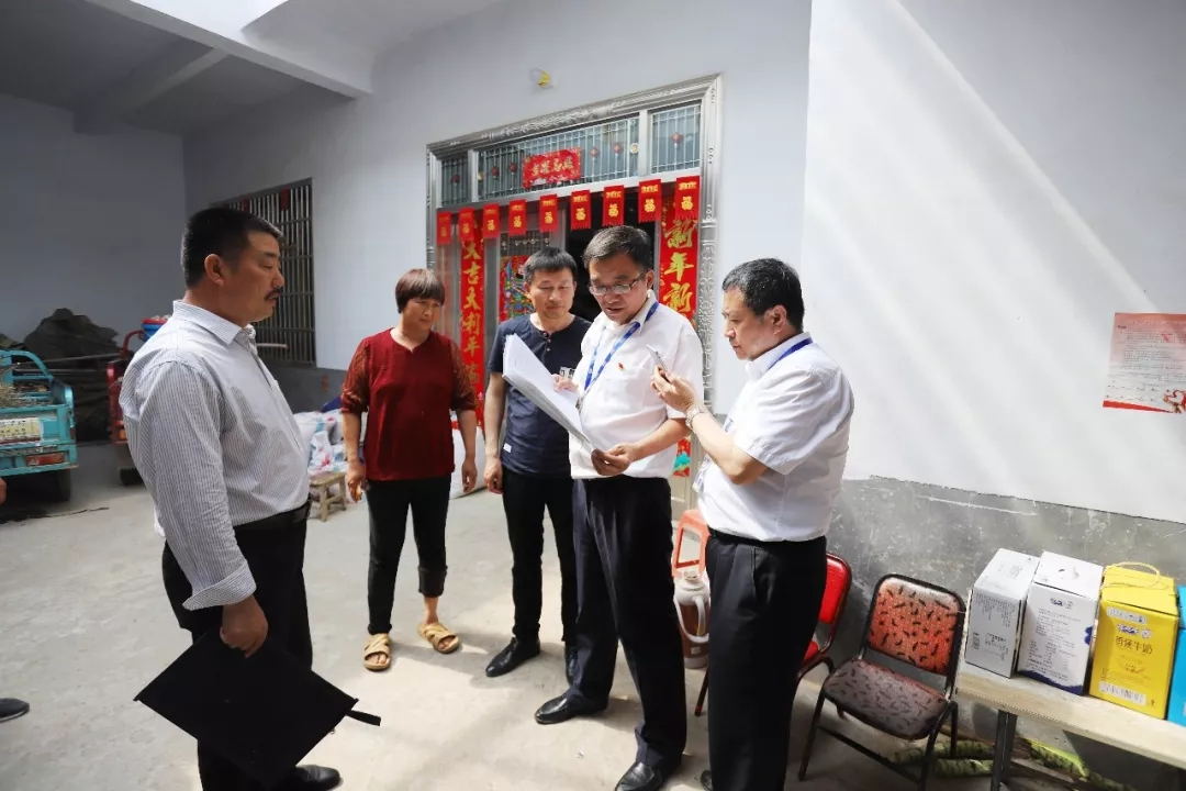 登录入口乳业集团走访慰问贫困户 结对帮扶暖人心