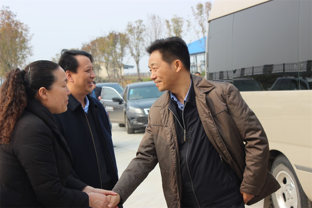 河南省财政厅副厅长庞学孟一行莅临登录入口集团养殖事业部鲁山瑞亚牧业有限公司调研