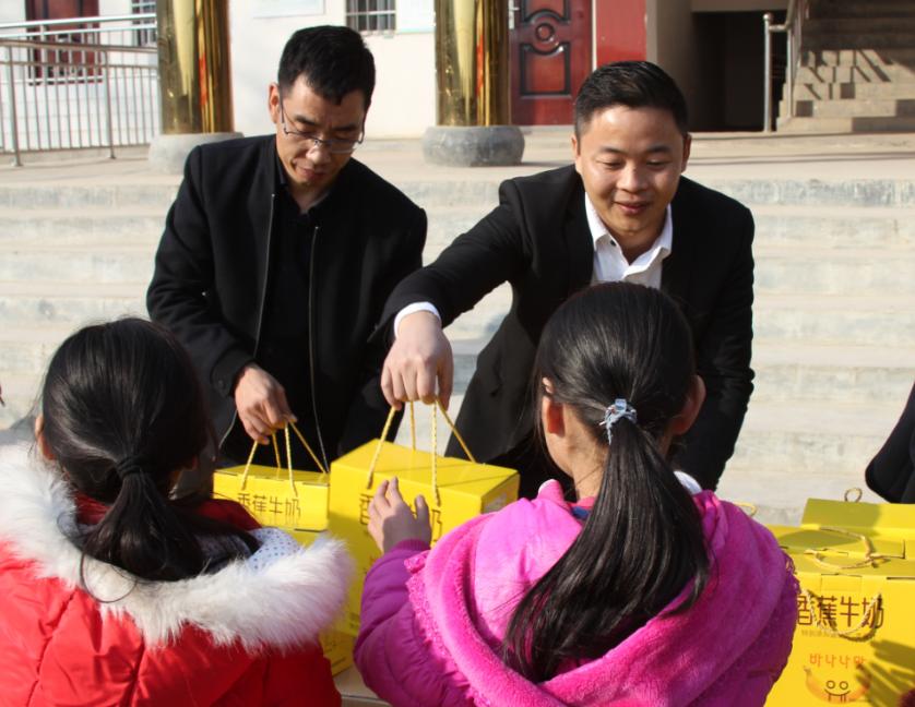 登录入口走进新密白龙庙村 让山区的孩子喝到最新鲜的牛奶