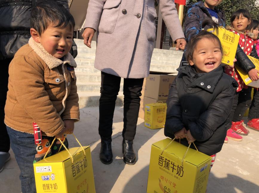 登录入口走进新密白龙庙村 让山区的孩子喝到最新鲜的牛奶