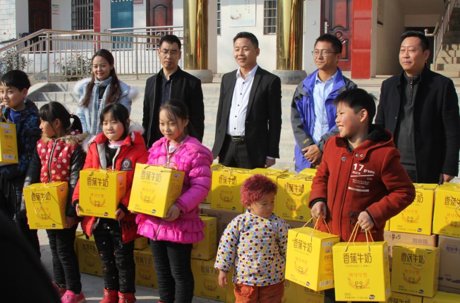 登录入口走进新密白龙庙村 让山区的孩子喝到最新鲜的牛奶