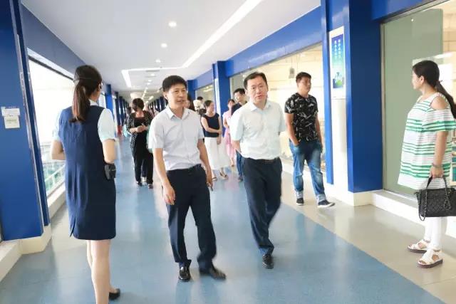 河南省食品安全座谈会暨百场食安讲座进校园启动仪式在登录入口举行