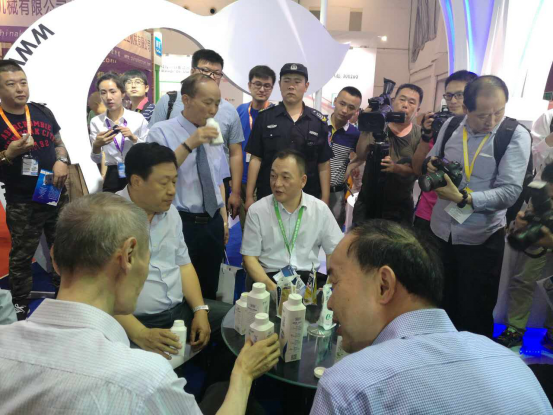 登录入口牛气冲天！农业部长品尝“领畅”点赞，又获国际奶业平台青睐