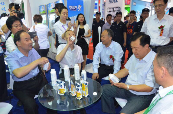 登录入口牛气冲天！农业部长品尝“领畅”点赞，又获国际奶业平台青睐