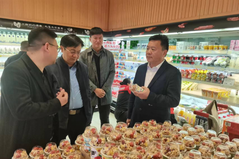 走访调研拓市场 凝心聚力谋发展--登录入口乳业集团党委书记、董事长唐洪峰一行走访销售终端