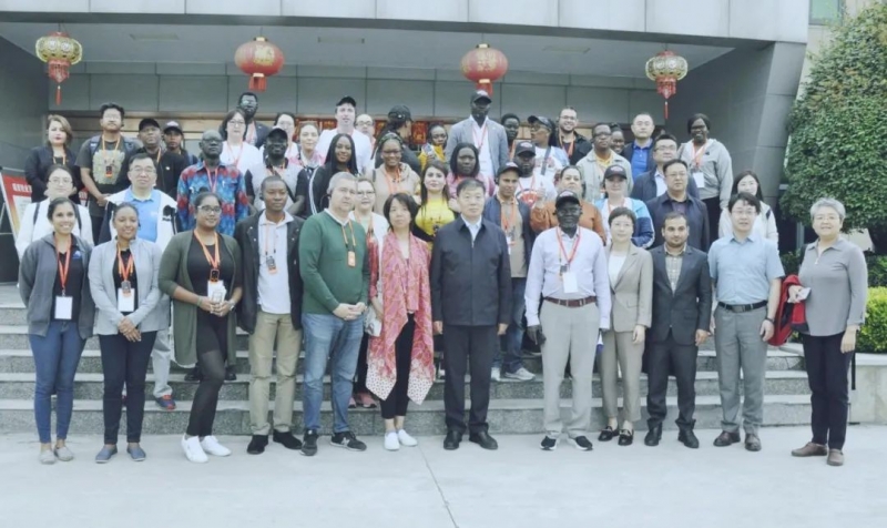 北京大学南南合作与发展学院教授、全球伙伴关系主任周咏梅一行莅临登录入口平舆瑞亚牧业参观调研