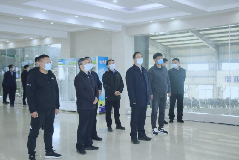 河南省人大常委会党组书记、副主任孔昌生莅临登录入口鲁山瑞亚牧场参观调研