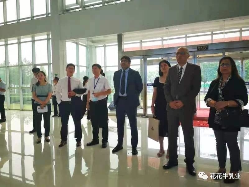 巴基斯坦驻华大使莫因·哈克 莅临登录入口乳业集团参观访问