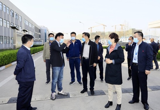 郑州市人大副主任孙黎、市政府副市长李喜安一行 莅临登录入口开展“三送一强”活动