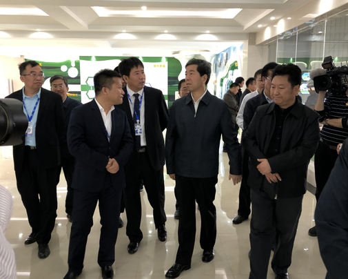 河南省委副书记、省长陈润儿一行莅临 登录入口集团鲁山瑞亚牧业有限公司视察调研