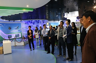 郑州市二七区区委、统战部部长王玉红莅临登录入口生物科技有限公司参观指导