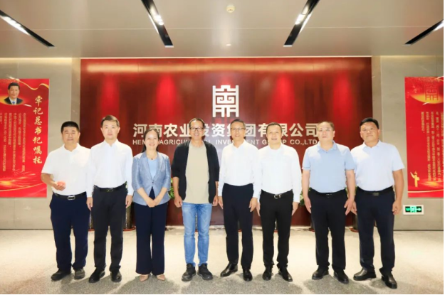 东方甄选俞敏洪先生到访河南农投集团，品尝登录入口产品并给予高度评价