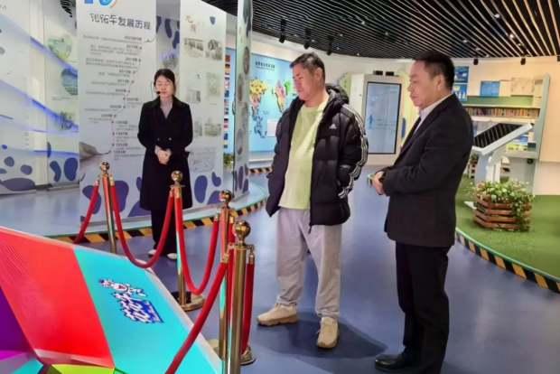 锅圈实业集团董事长杨明超到访河南登录入口乳业集团