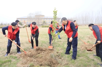 河南登录入口乳业集团开展“绿色发展践初心 植树护绿先锋行”植树活动