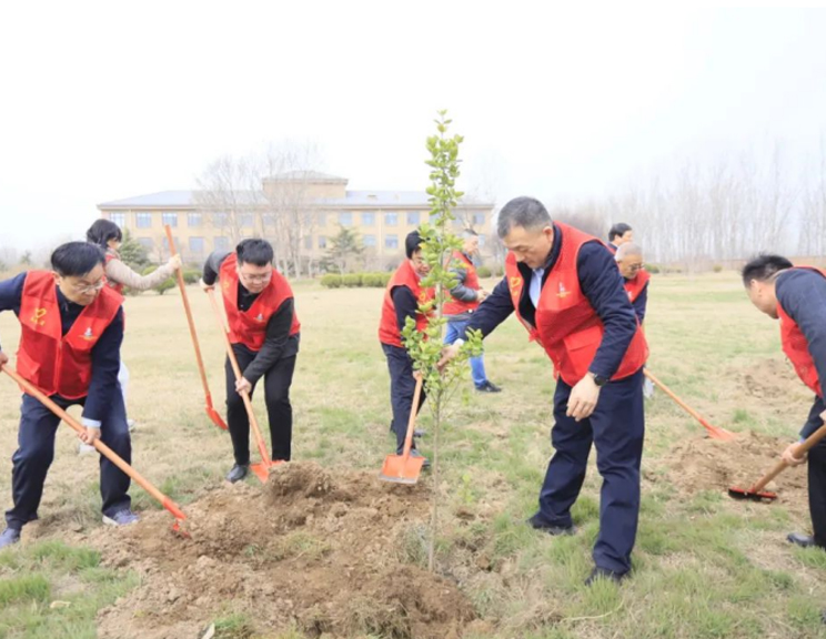 河南登录入口乳业集团开展“绿色发展践初心 植树护绿先锋行”植树活动